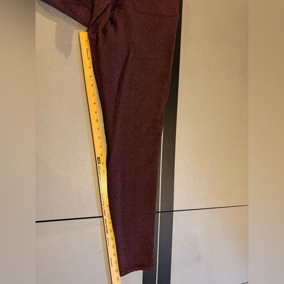 Women’s Old Navy Active Burgundy Chevron Print Leggings Size Large - Picture 6 of 6